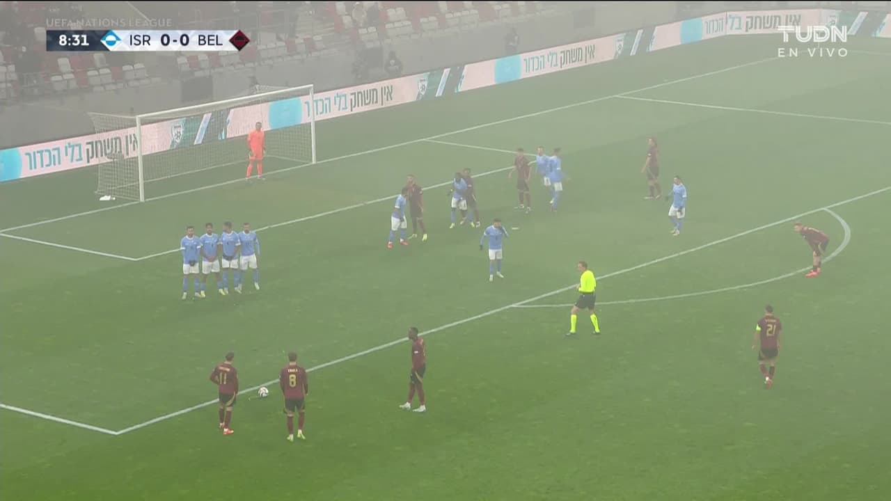 ¡TIRO ATAJADO! disparo por Leandro Trossard.