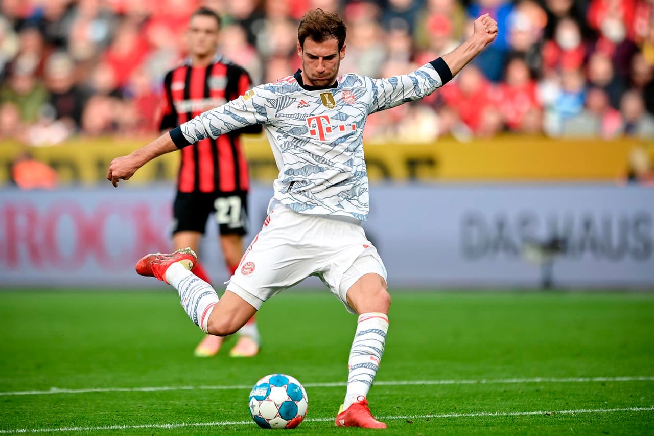 Bayern Munich se impone con goliza durante su visita al Bayer Leverkusen 5-1, durante la octava jornada de la Bundesliga. Robert Lewandowski abrió el marcador al 5' y al 30' ya le daba el triunfo a los bávaros, Müller y Gnabry hicieron lo propio y, en la primera mitad ya derrotaban al local. Fue al 55' cuando Patrik Schick sumó uno.