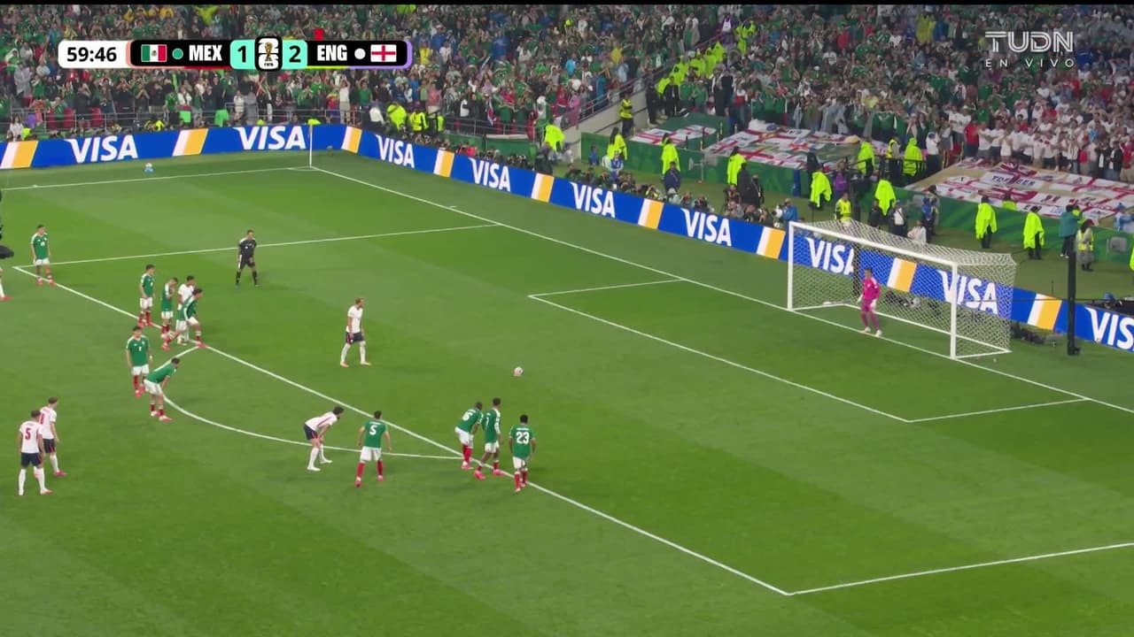 ¡GOL!  anota para Inglaterra. Harry Kane