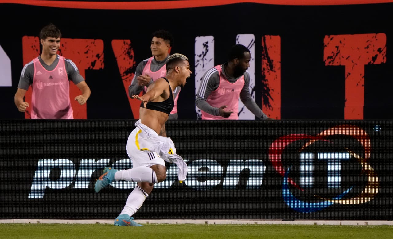 Delantero - CUCHO HERNÁNDEZ (Columbus Crew)
<br>