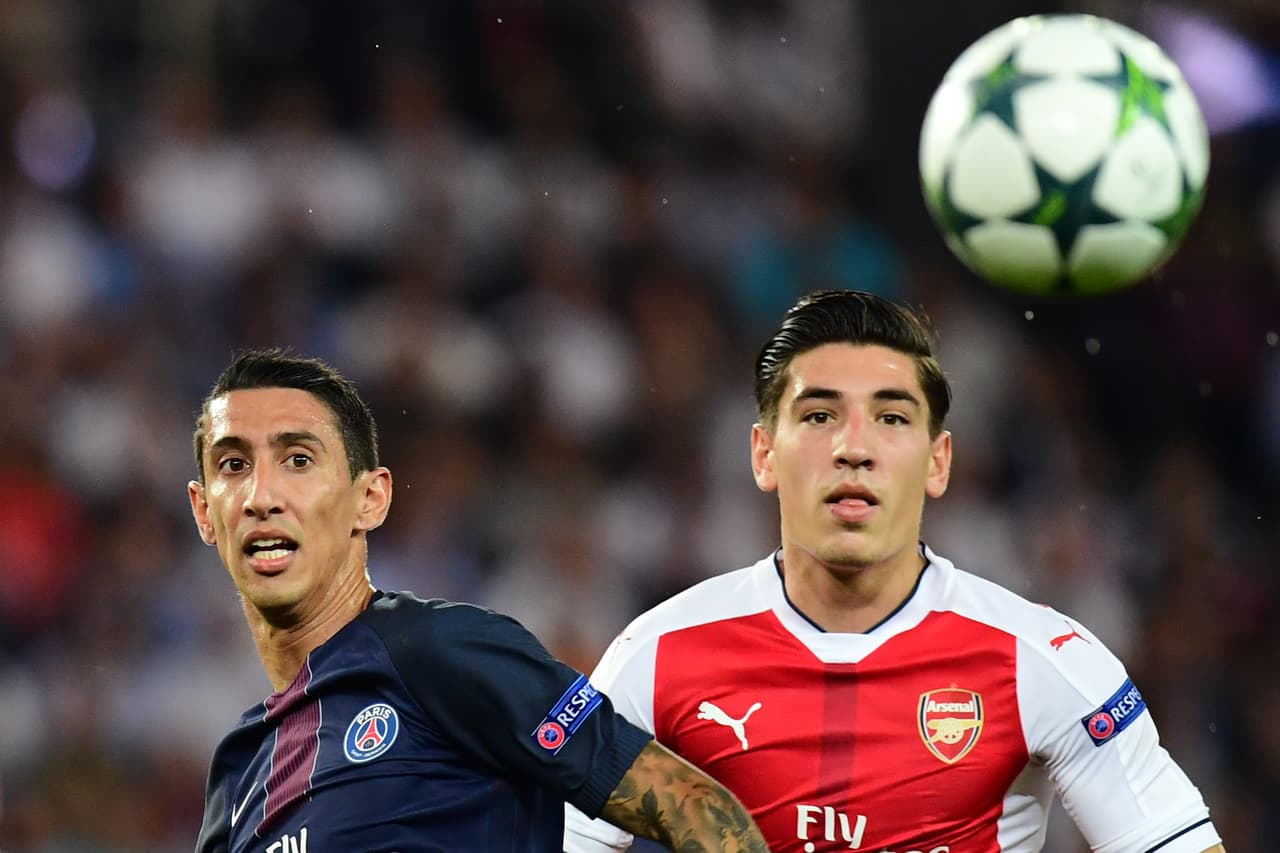 La nueva sensación española: Héctor Bellerín del Arsenal inglés. Podría desbancar a Juanfrán Torres en el puesto de defensa lateral derecho con España.