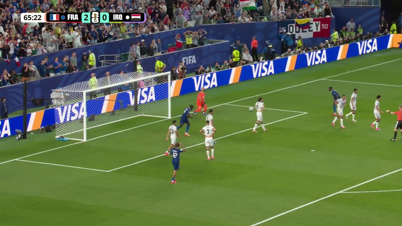 ¡GOL!  anota para Francia. Ousmane Dembélé