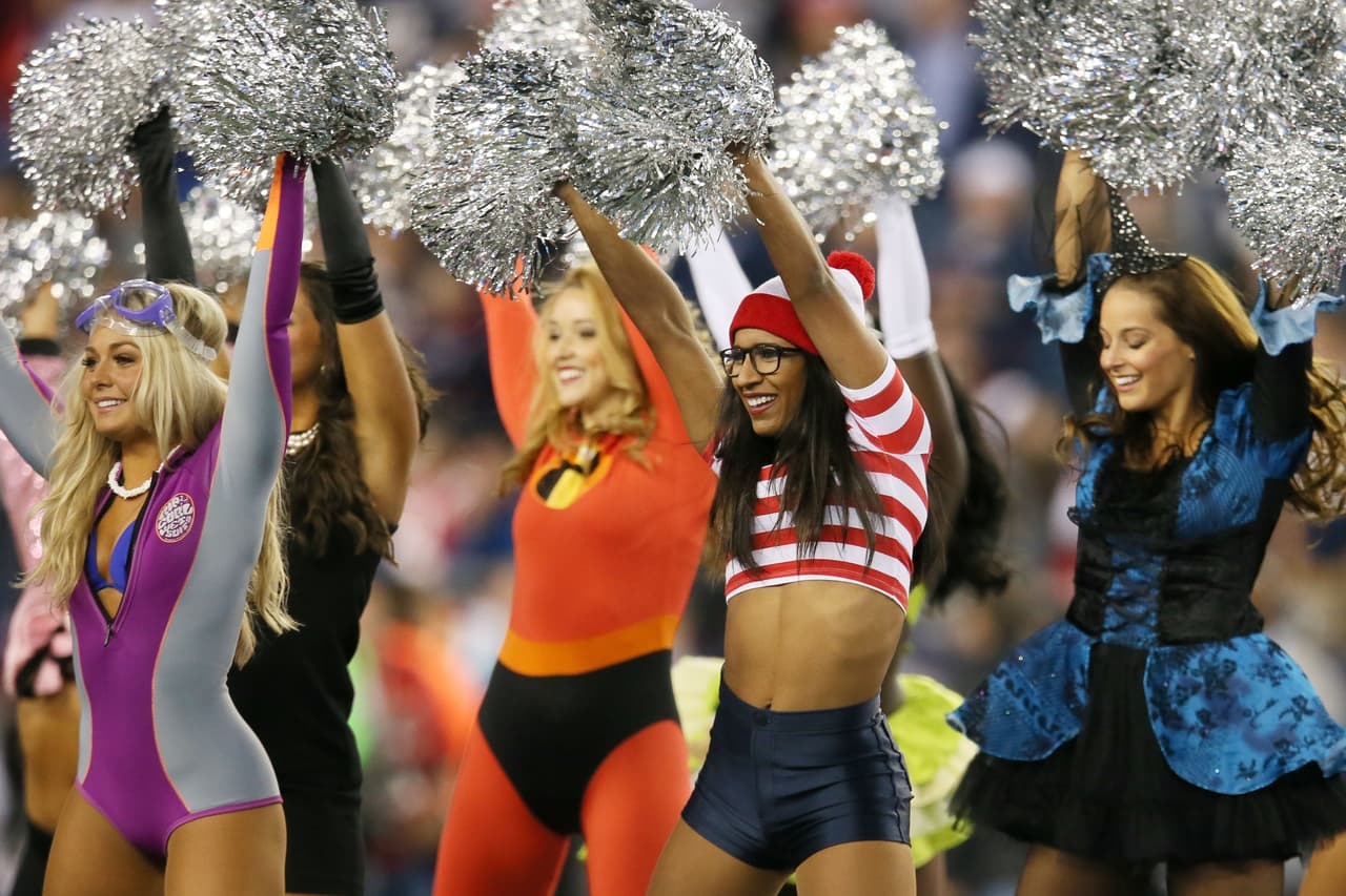 Las bellas porristas de la NFL siguen demostrándonos sus disfraces en esta época de Halloween. ¡Chécalos!