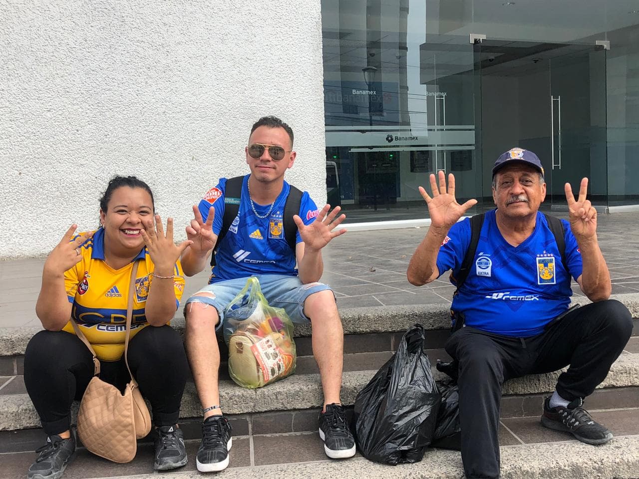 A pocos minutos de la Final del Clausura 2019 entre León y Tigres así viven los fanáticos la llegada al estadio.