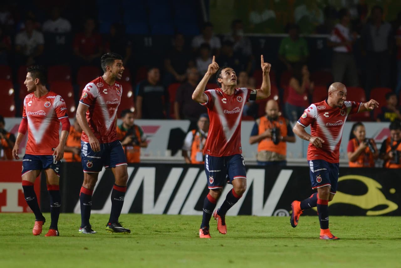 Veracruz festeja el único tanto del partido ante Atlas.