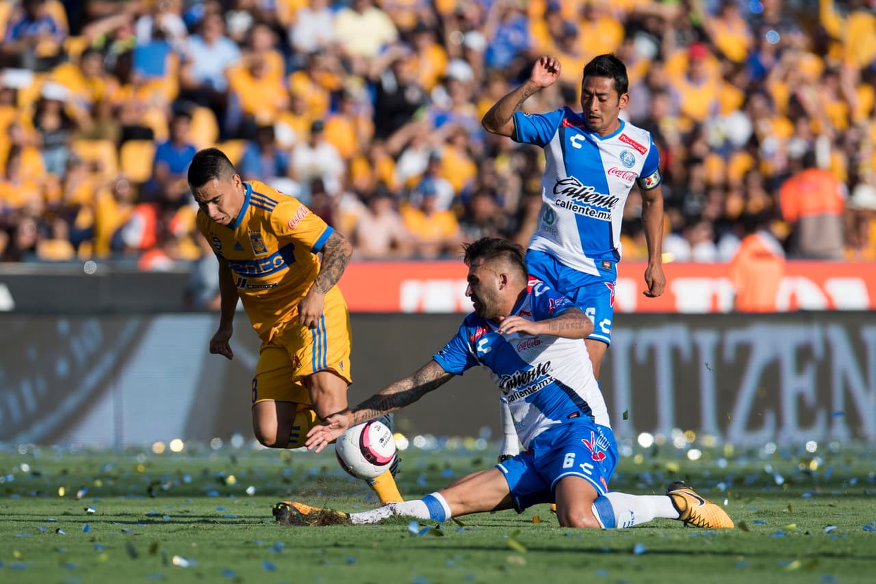 Puebla terminó con 10 hombres en el terreno por la expulsión de Pablo Miguez casi al final del encuentro.