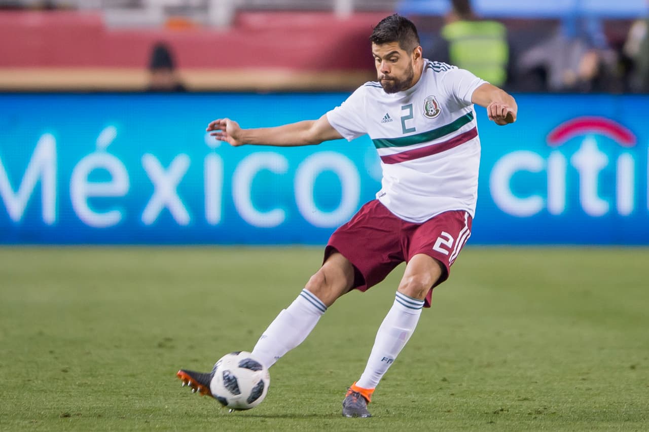 Néstor Araujo (7): Está peleando por un lugar en el once inicial y a pesar de que no fue muy exigido, se mostró constante en su desempeño.
<br>