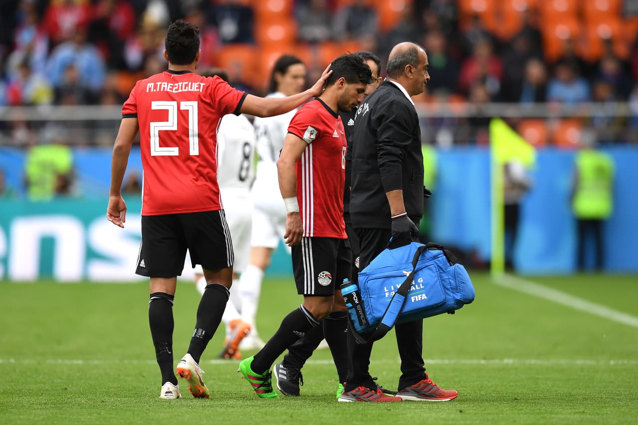 La lesión de Tarek Hamed obligó al cambio al minuto 5 del segundo tiempo.