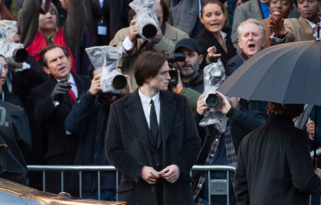 Aunque se han hecho muchas especulaciones sobre si Robert Pattinson puede ‘llenar el traje’ del murciélago justiciero, estamos esperando un Bruce Wayne diferente y que compartirá un elenco muy interesante, entre ellos Colin Farrell y Zoë Kravitz.