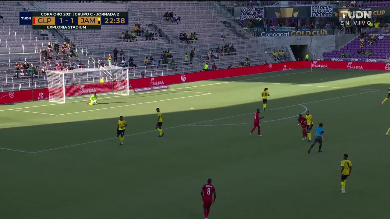 ¡TIRO ATAJADO! disparo por Blair Turgott.