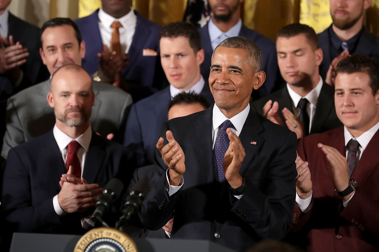 Obama, que tiene una residencia en Chicago, pero es fanático de los White Sox, el otro equipo de la ciudad que milita en la Liga Americana, alentó a los Cubs para que fuesen los campeones de la Serie Mundial al no estar su club favorito.