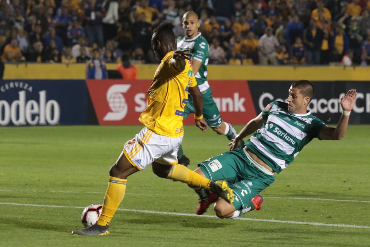 Y a los 27 minutos, tras un preciso pase de Luis Rodríguez, Enner Valencia se quedó en esta posición, dentro del área y listo para jalar del gatillo.