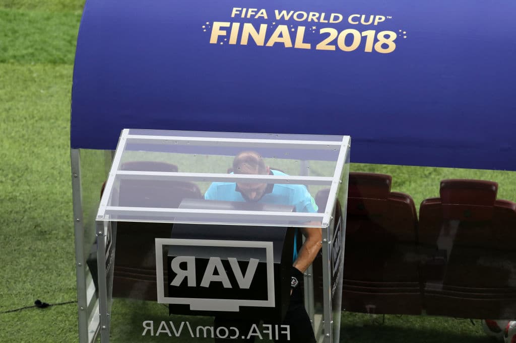 El VAR fue por supuesto protagonista. Con esta nueva herramienta de tecnología se sancionaron 10 de los penaltis del torneo y se anularon otros. Fue más aplaudido que criticado.