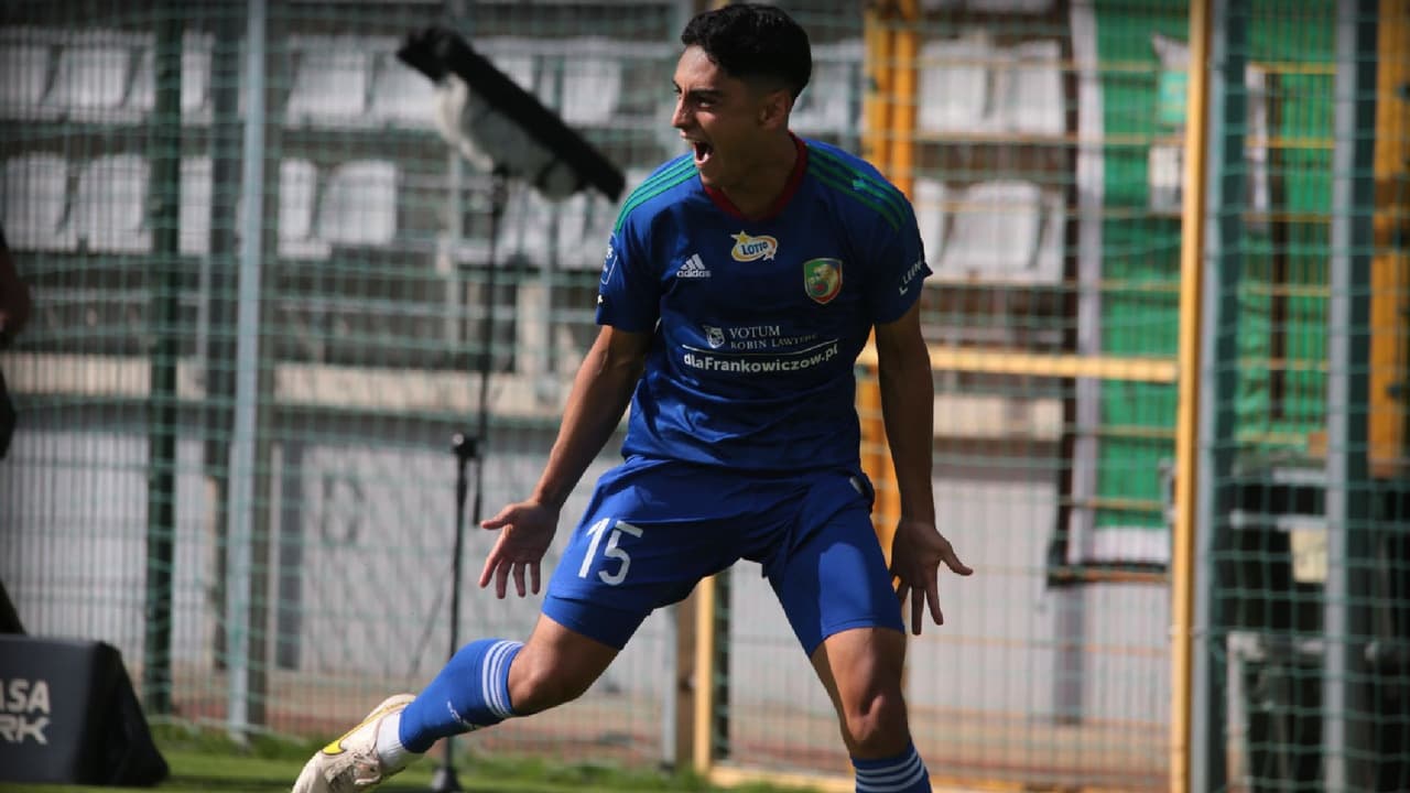 Golazo de crack de Santiago Naveda en Polonia da la vuelta al mundo