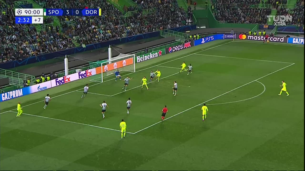 Mallen puso el gol del honor para el 3-1 de Borussia Dortmund