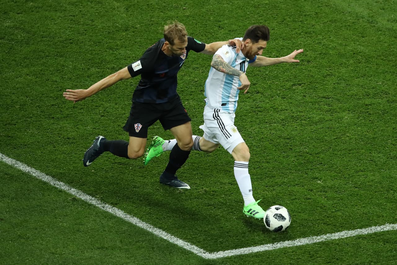 La ferrea marcación croata incomodó a Messi durante la mayor parte del juego.