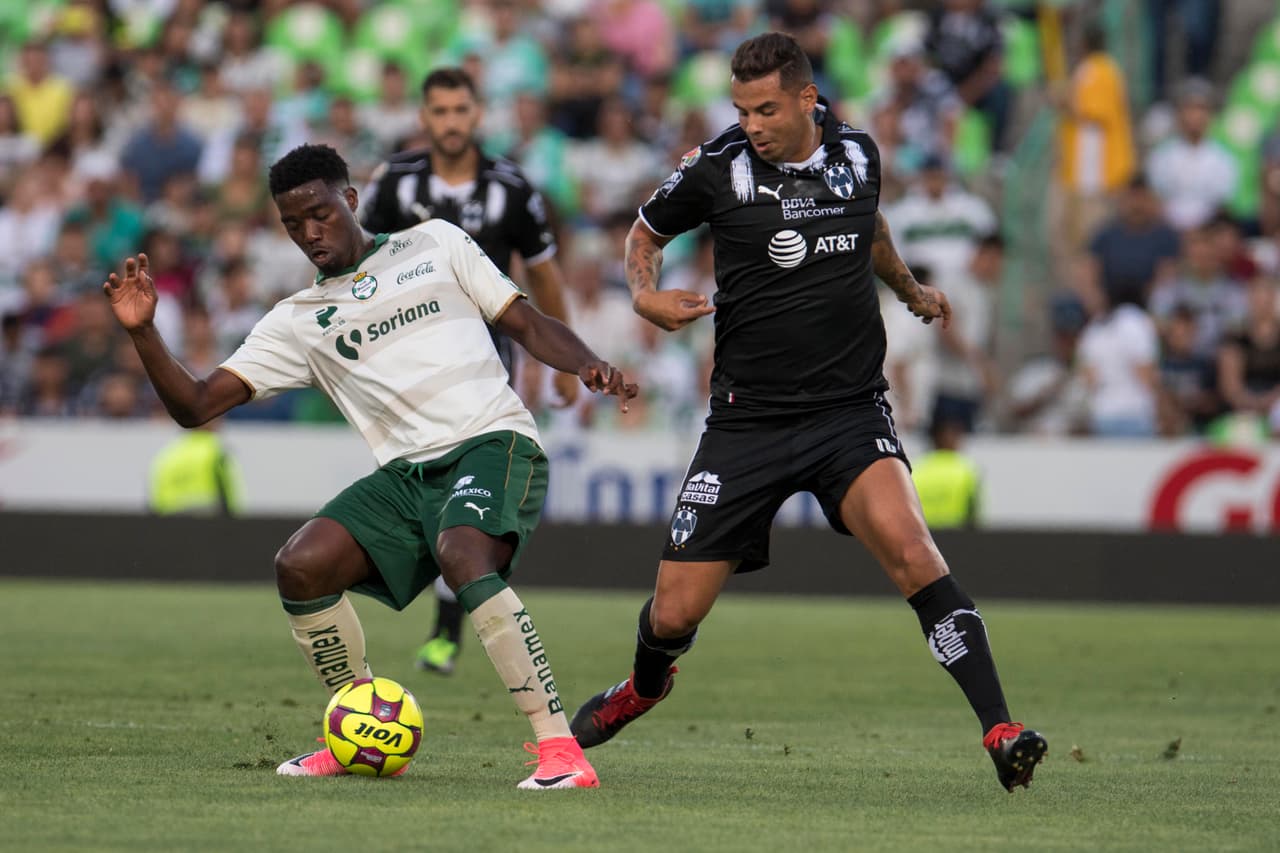 El ataque de Santos estuvo orquestado por Djaniny. Él también dio el pase para el segundo gol que fue anotado por Ulises Rivas tras una gran jugada colectiva.
