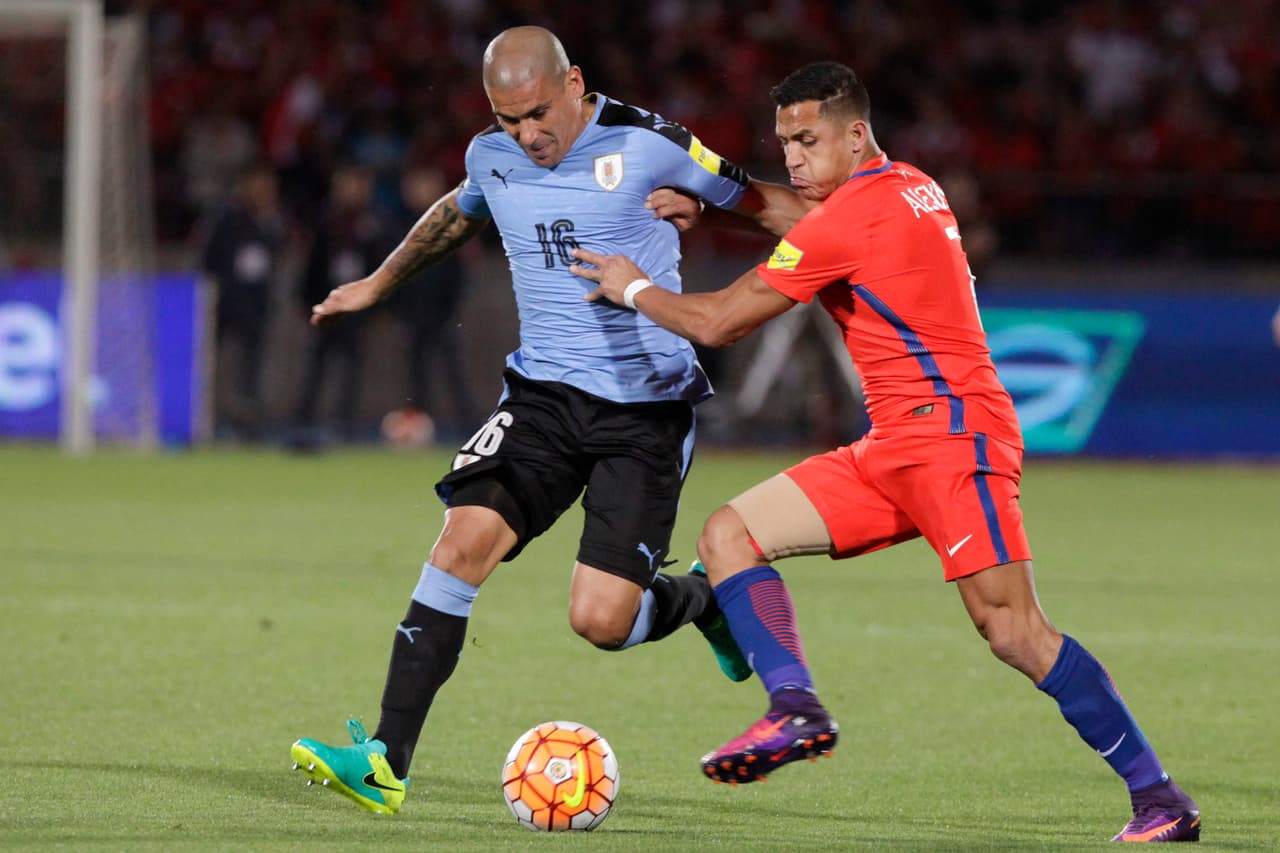 Los chilenos se encontraron en principio con una férrea defensa uruguaya, que con ese triunfo se ponían en el liderato de Conmebol.