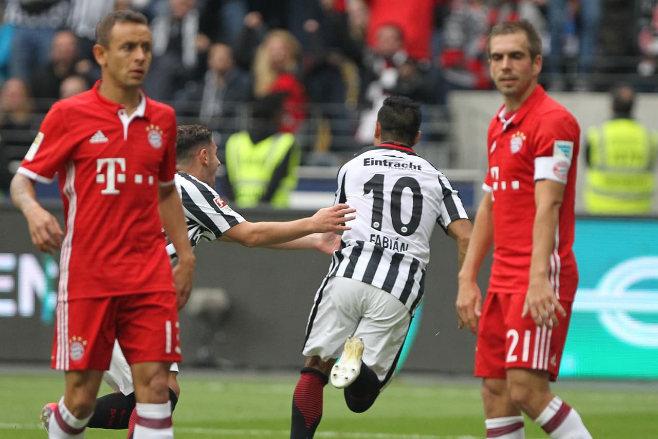 Y, a pesar de toda adversidad, llegó Marco Fabián. El '10' del Frankfurt puso el empate, uno con sabor a gloria, al minuto 78, a 12 del final.