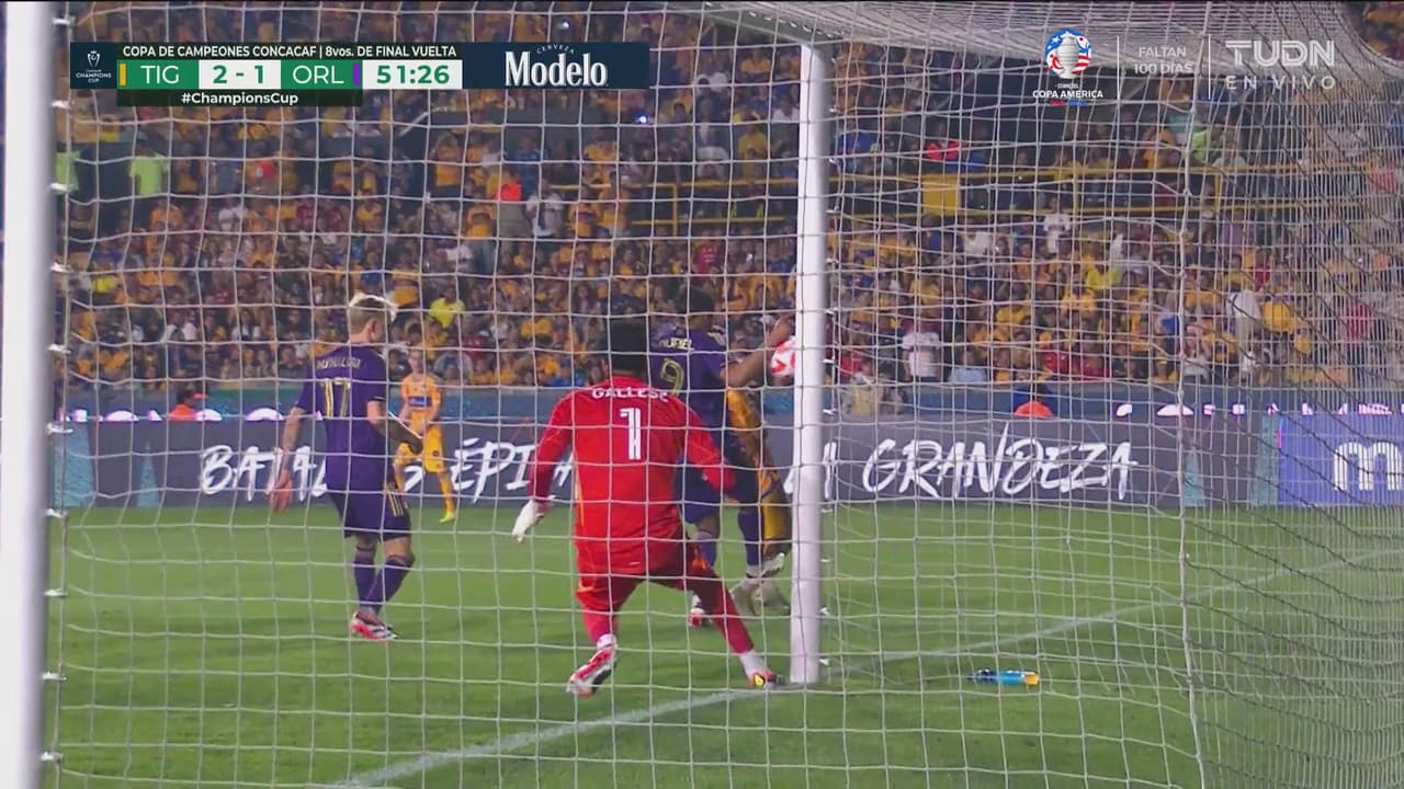 ¡Pedían penal! Tigres reclama mano de Muriel y el árbitro les dice siga