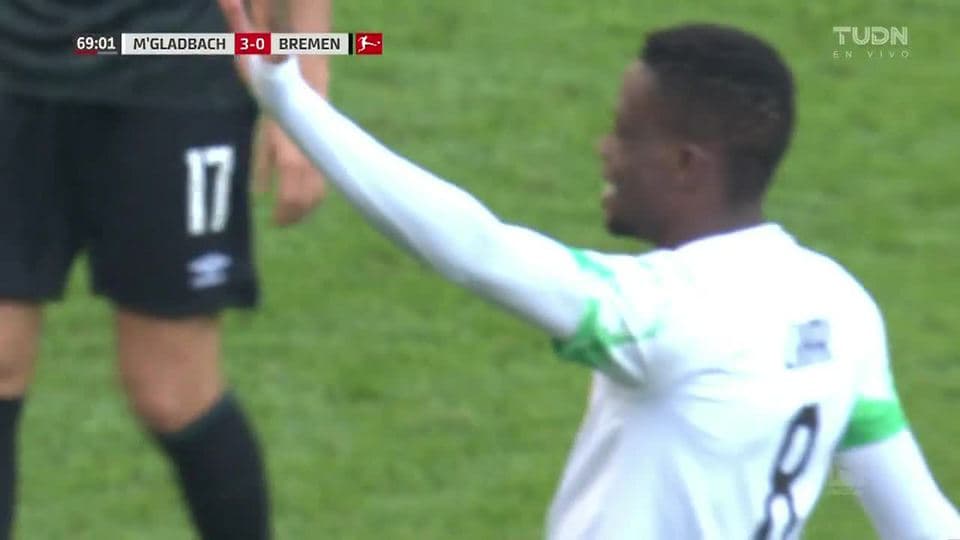 Tiro desviado de Denis Zakaria