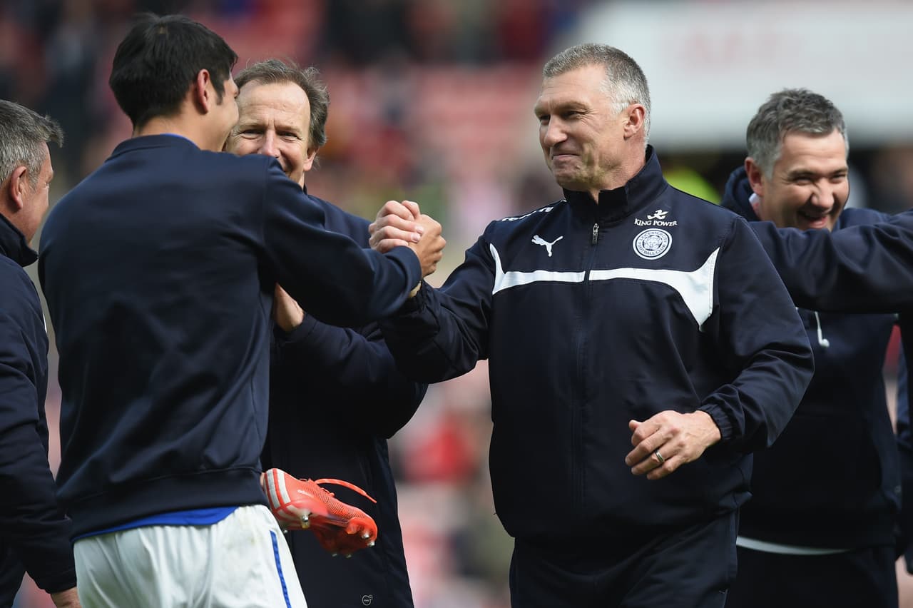 Antes de la llegada de Claudio Ranieri, el estratega Nigel Pearson mostró su agradecimiento con Ulloa por salvar al club que a la postre sería campeón de la Premier.