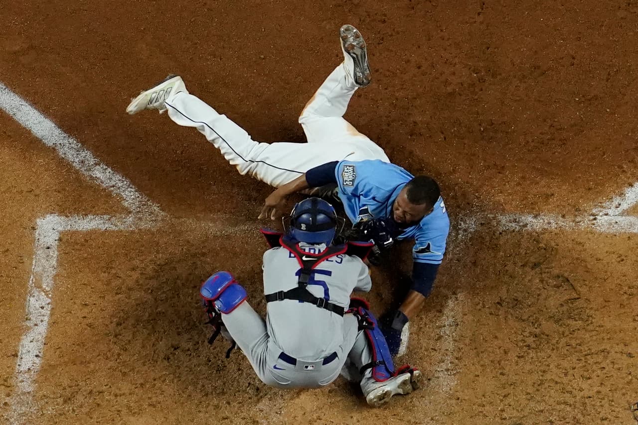 Manuel Margot demuestra el gran velocista que es y termina a centímetros de robarle home a Clayton Kershaw.