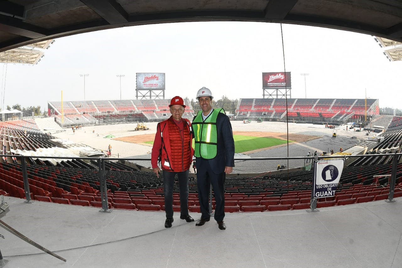 Previo a la inauguración del Estadio de Beisbol Alfredo Harp, lo visitaron Dan Halem, Deputy Commissioner, Jorge Pérez, VP & Special Counsel y Rodrigo Fernández, VP General Manager de MLB.