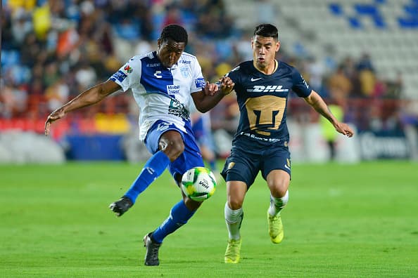La intensidad del juego se incrementó y Felipe Mora dejó ir la oportunidad del empate con un cabezazo que pasó a un costado del palo.