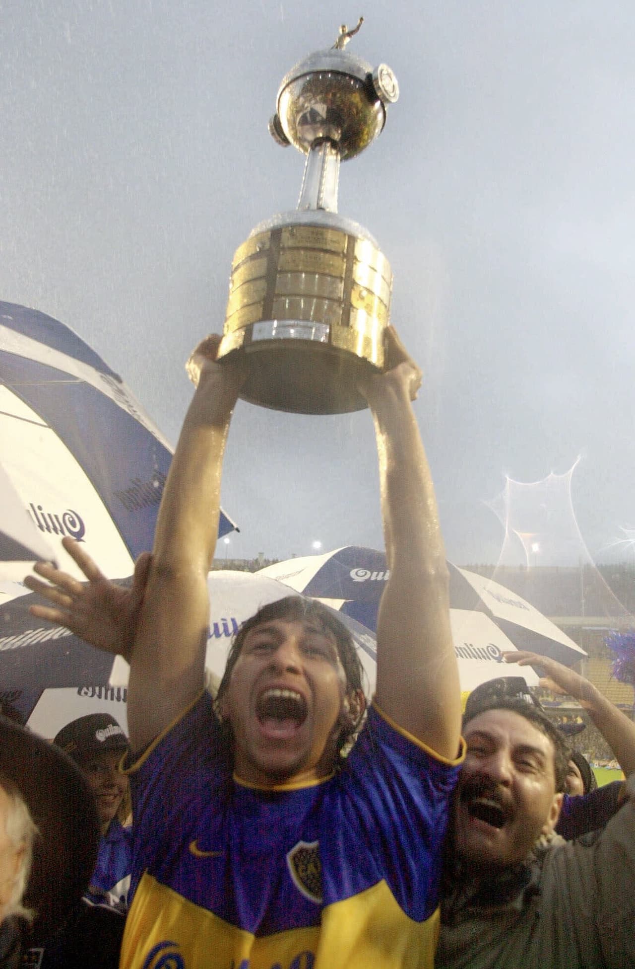 En la definición del 2000 fue quien pateó el último penal de los argentinos para gritar campeón, pero en la del 2001 falló su turno con la fortuna de que Pinheiro mandó el suyo a las nubes.