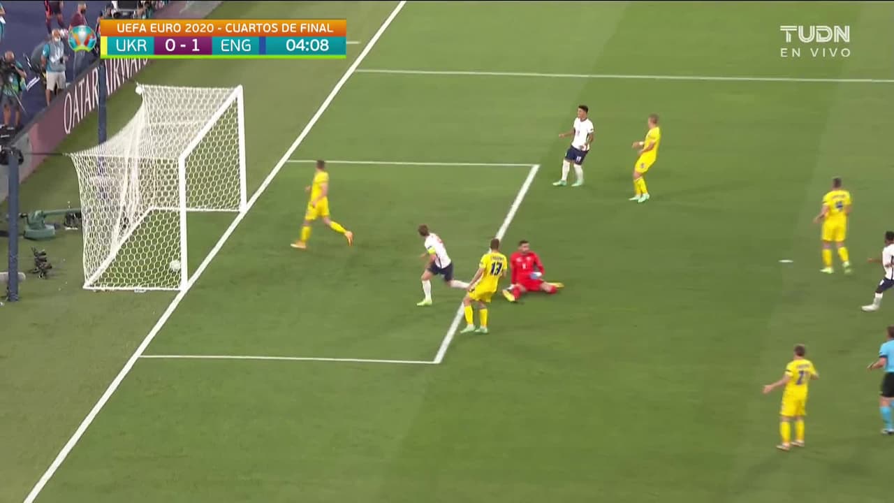 ¡GOL!  anota para Inglaterra. Harry Kane