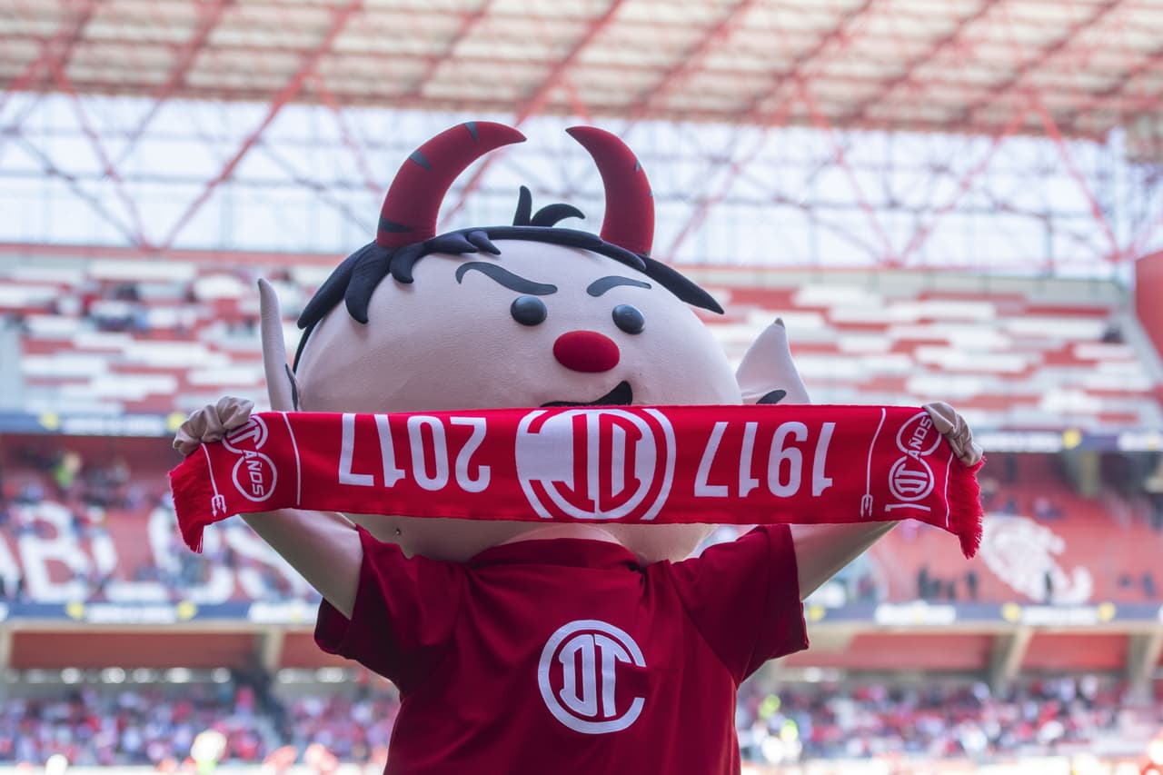 Chivas vence a Toluca con tres goles a uno; Guadalajara se aferra a la Liguilla. Alan Pulido es el máximo anotador mexicano de la Liga MX.