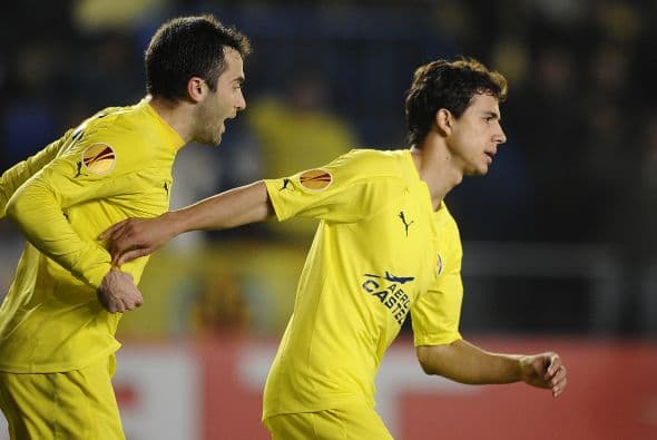 Los italianos comenzaron poniéndose en ventaja con un gol de Hamsik, pero antes del medio tiempo Nilmar igualó las cosas..