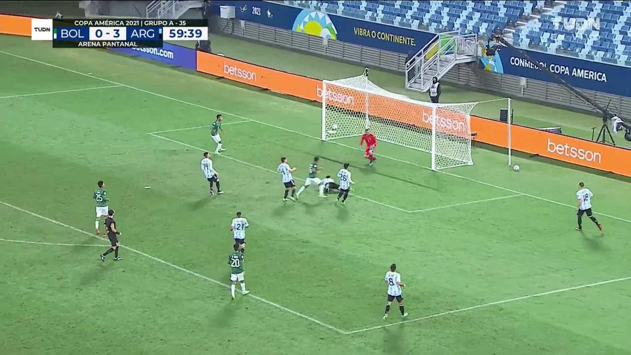 ¡GOL!  anota para Bolivia. Erwin Saavedra