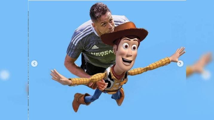 Chicharito a bordo de 'Woody'.