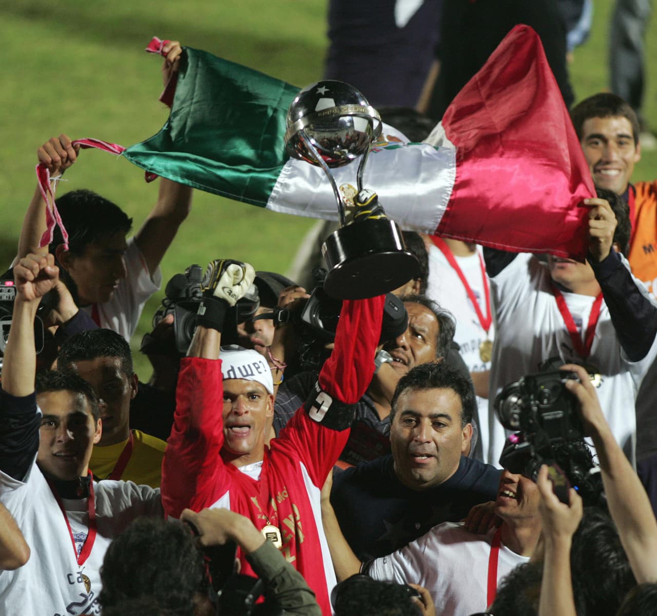 Uno de los grandes logros de Calero y su Pachuca fue la conquista de la Copa Sudamericana en el año 2006, siendo el primer y único equipo mexicano en conseguir el trofeo con el colombiano como máxima figura.