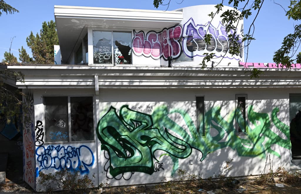 La oficina de la concejal Nithya Raman aseguró este 24 de septiembre que han dado los pasos para que se tomen las medidas que correspondan a fin de resolver lo que llamó un problema de seguridad pública en Hollywood Hills.