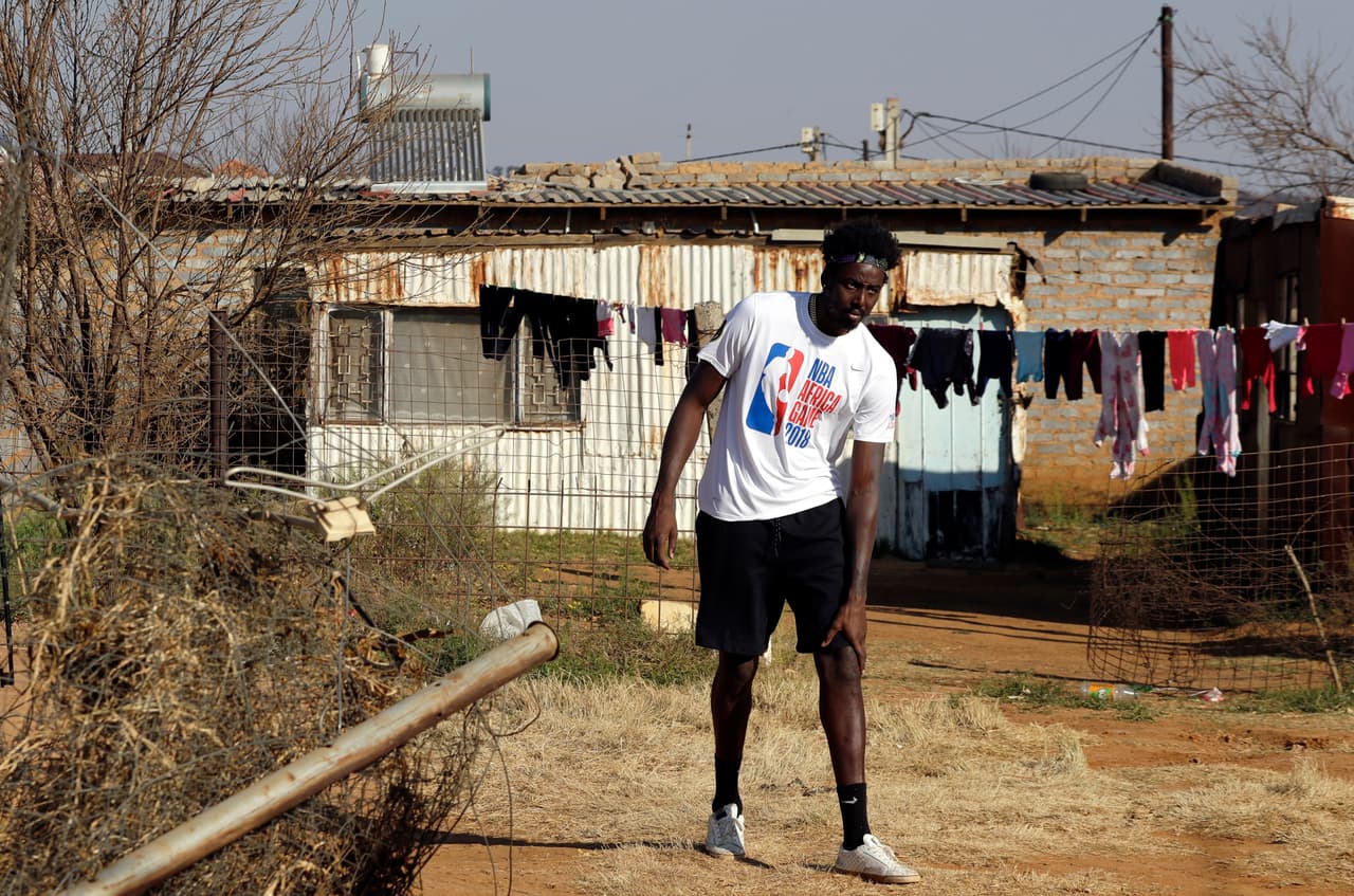 Los africanos reciben este aporte de parte de NBA como parte de las labores que realiza la organización en ese continente.