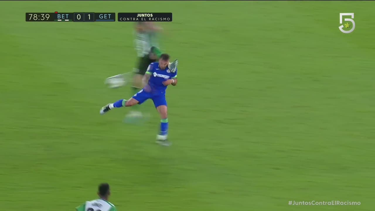 Entrada de cárcel, dura patada de Pezzella sobre Portu del Getafe