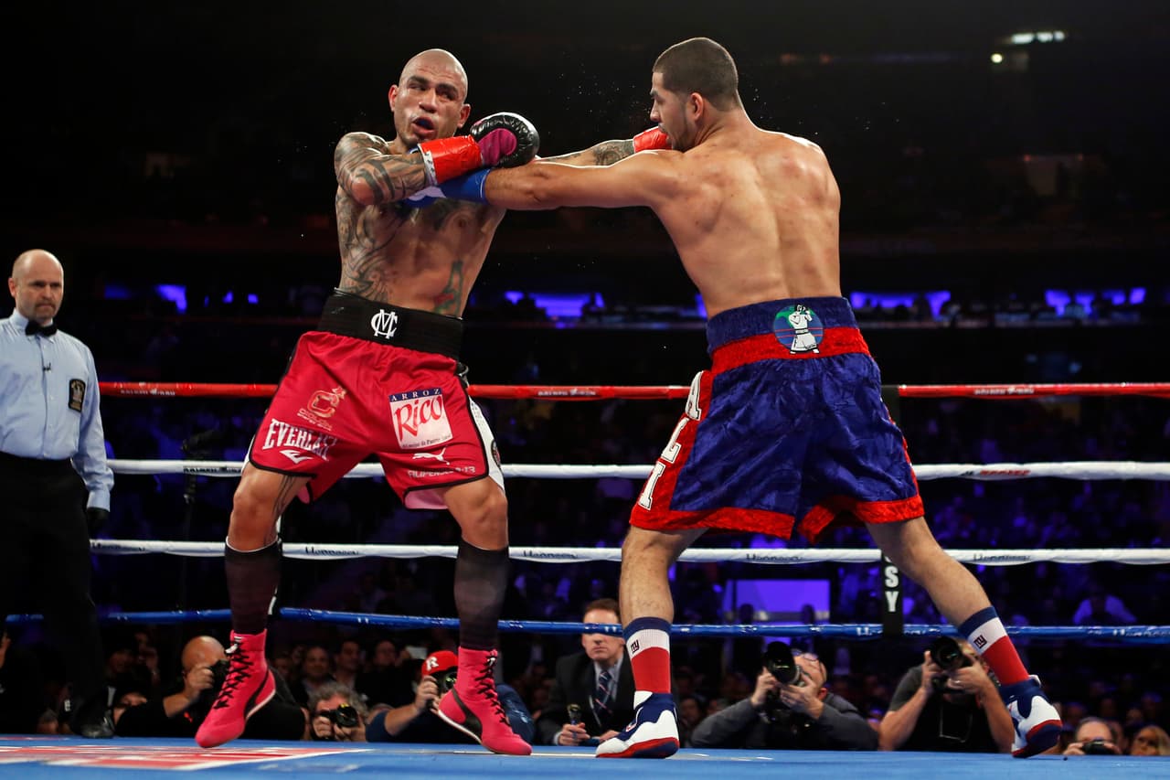 Ali, de 29 años, también boxeador olímpico del equipo de Estados Unidos en el 2008, colocó su marca en 26-1, con 14 nocáuts.