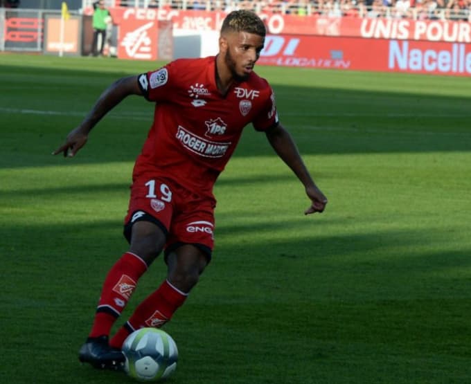 <b>Valentin Rosier</b>, Dijon FCO. El lateral derecho del modesto equipo de la mostaza superó 2-0 al Nantes. Rosier tuvo 63 toques de balón, una asistencia y siete recuperaciones.