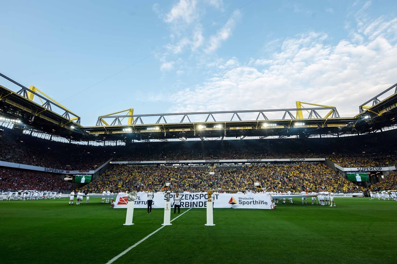 El escenario en Dortmund tiene capacidad para recibir unos 80 mil espectadores, con na estructura en su mayoría de acero.