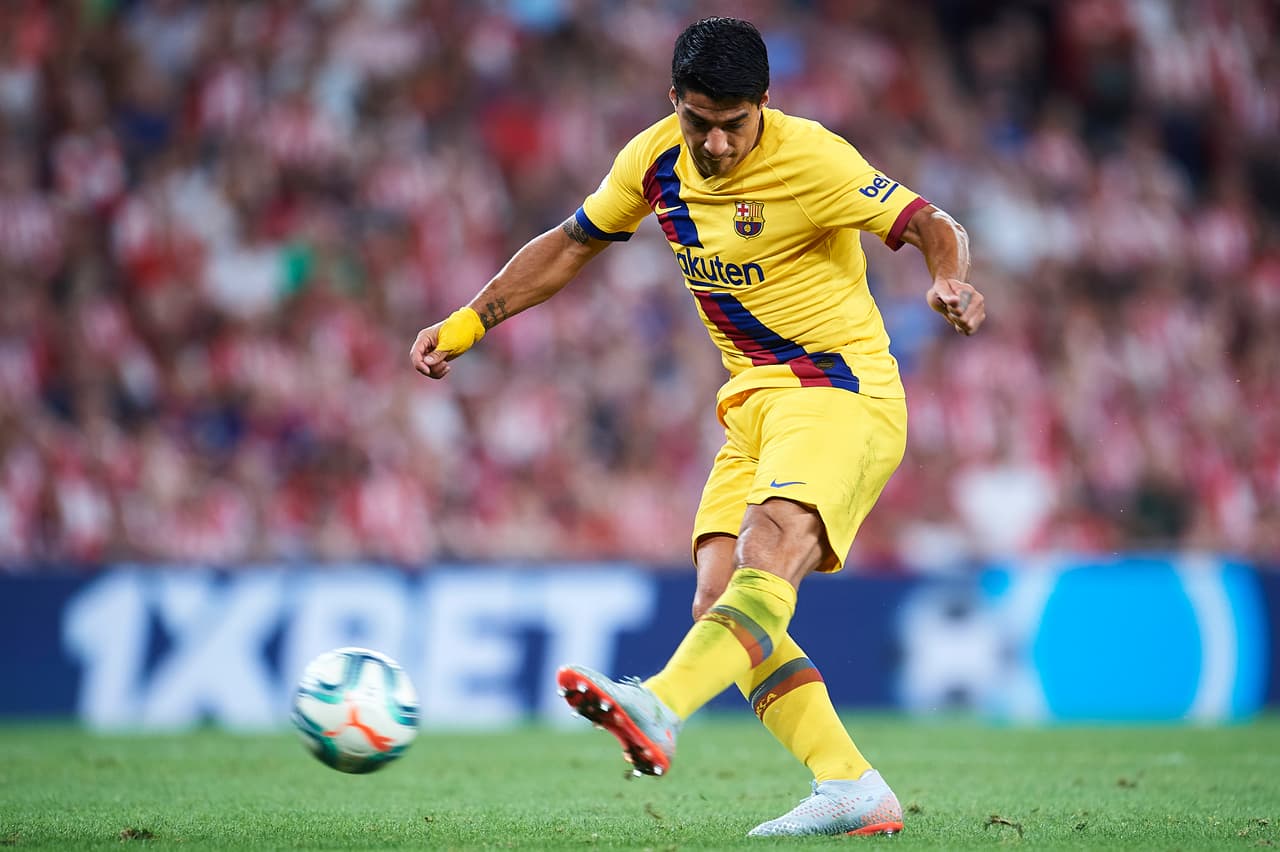 Suárez falló la oportunidad más clara del primer tiempo tras estrellar su tiro en el palo.
