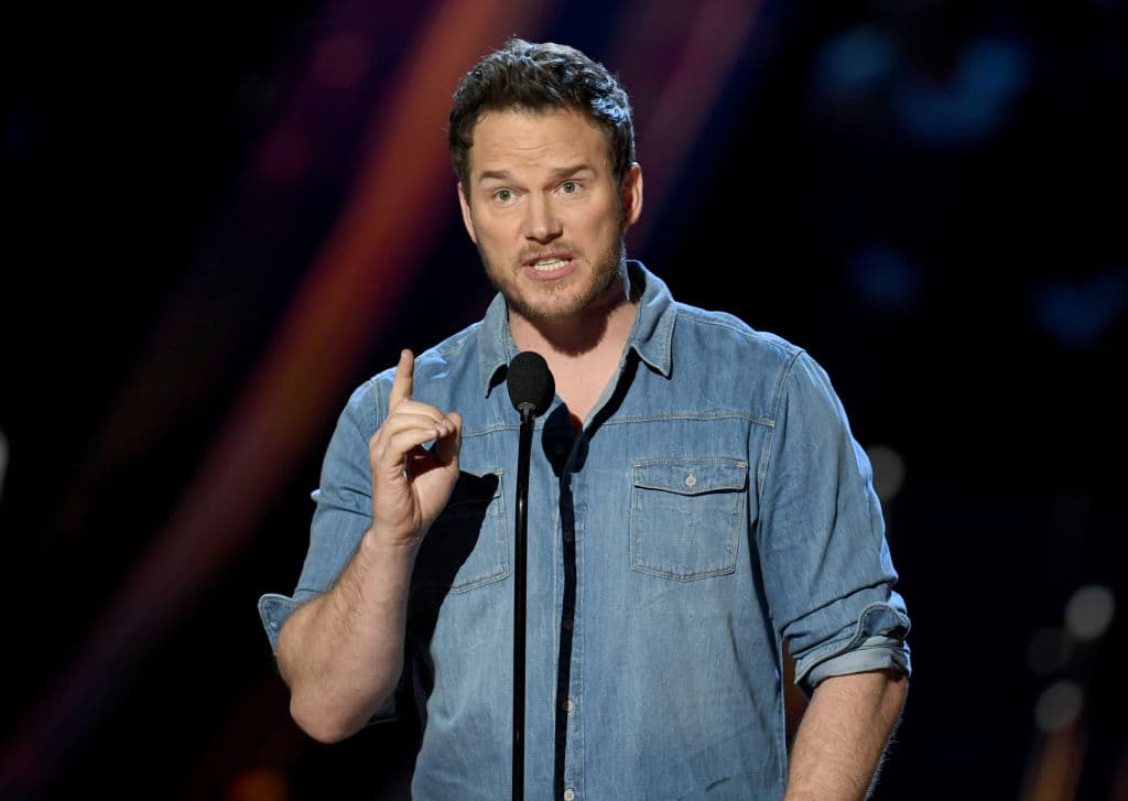 30 años en el futuro, la humanidad se encuentra perdiendo una guerra mundial en contra de una mortal especie extraterrestre.
<br>