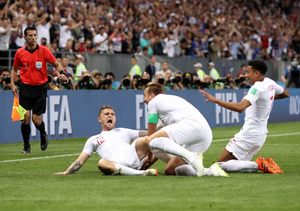 El anotador cayó de espaldas al piso y ese fue el comienzo de una celebración con un tanto brillante.