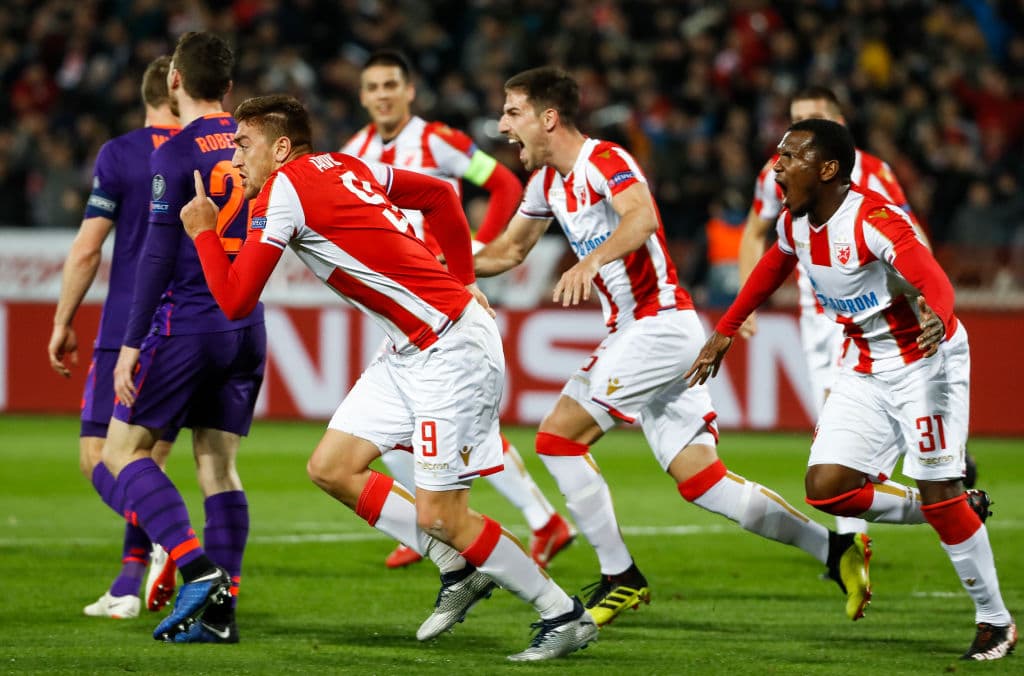 El partido de vuelta en Belgrado fue adverso para Liverpool que cayó 2-0 ante el club serbio.