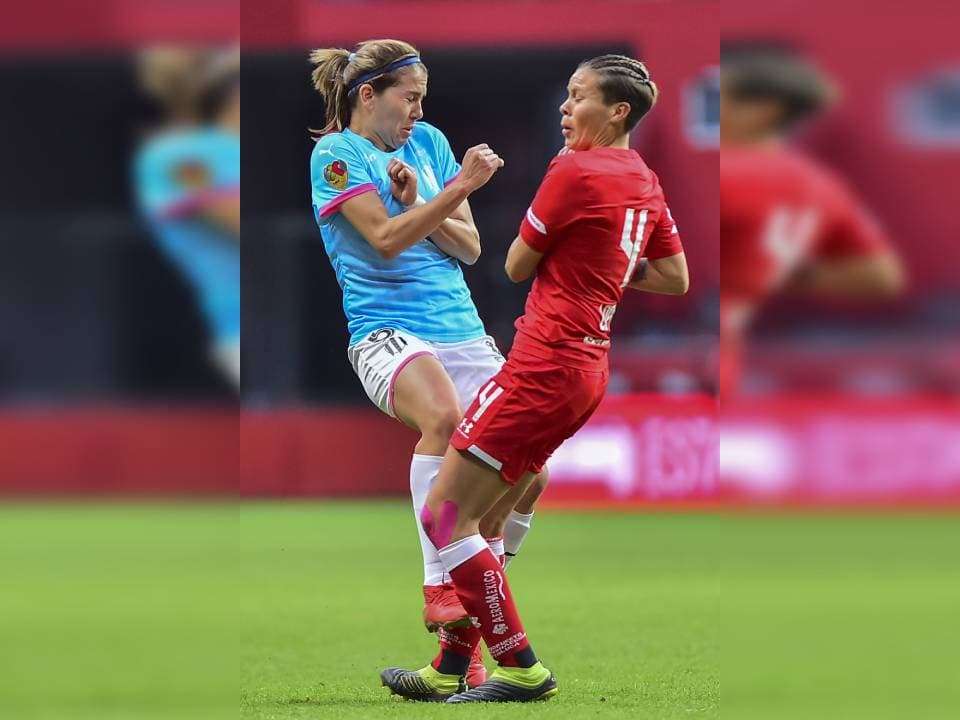 Con goles de Desiree Monsiváis, Rayadas venció, no sin sufrir al final 1-2 a las Diablitas del Toluca, en la Bombonera, Karla Saavedra descontó para las locales.