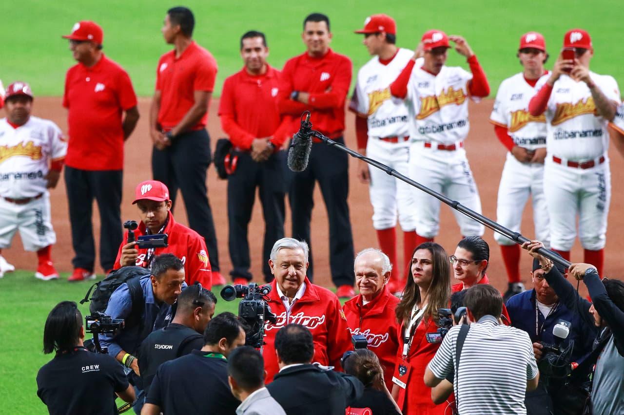El Presidente de México Andrés Manuel López Obrador se encargó de hacer el lanzamiento inicial en la inauguración del Estadio Alfredo Harp Helú, nueva sede de los Diablos Rojos del México.