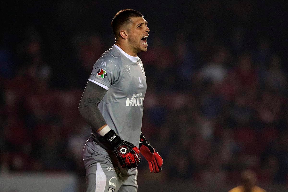 Sin tener su mejor noche, el arquero Tiago Volpi aportó al buen resultado del Querétaro con sus intervenciones en el segundo tiempo.