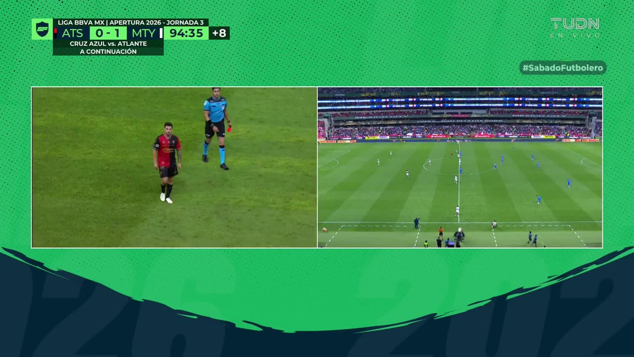 ¡Expulsión! El árbitro saca la roja directa a Carlos Salcedo.